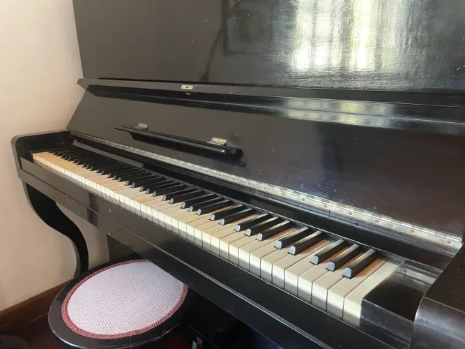 Piano de caixa modelo americano 