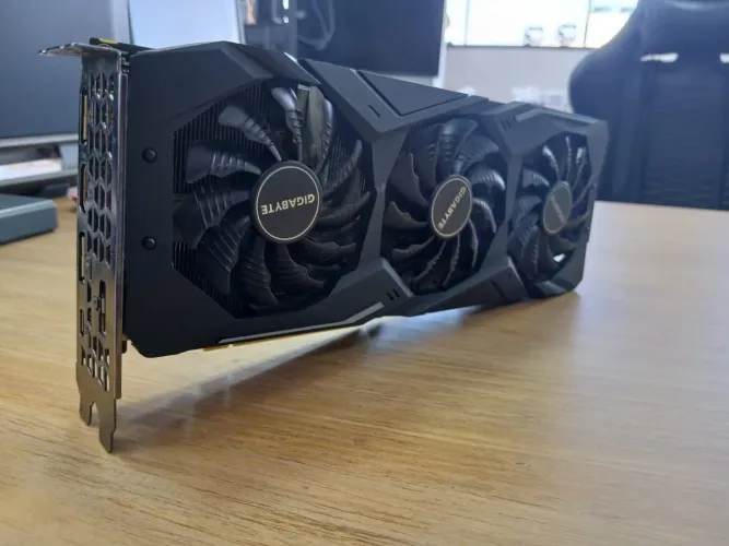 RTX 2070 GIGABYTE 3X OC 8gb<br><br>R$ 1650,00 no Pix!<br>*Aceito propostas no Pix!*