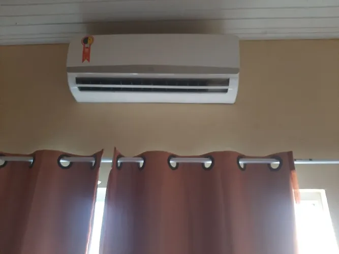 Ar-Condicionado Split 12.000 BTUs em Perfeito Estado!