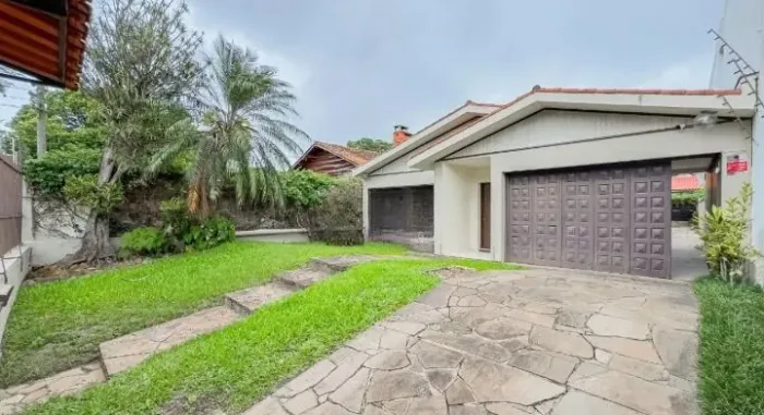 Casa de 3 dormitórios, 1 suíte e 3 vagas de garagem, bairro Ipanema.