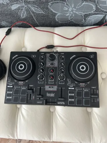 Controladora de DJ Hércules com Duas caixas de Som e Fone 