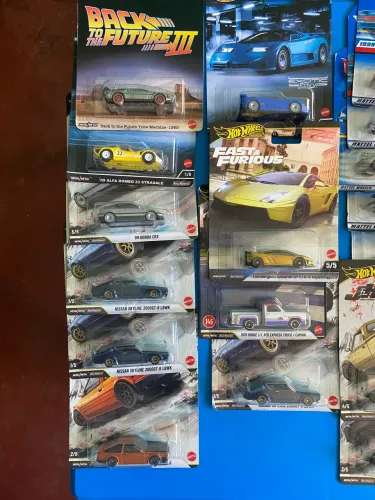 Coleção Hot Wheels Premium e Cartela Azul