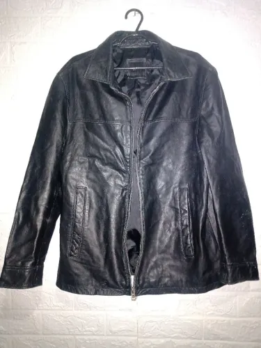 Jaqueta masculina Hugo Boss couro original usada perfeito estado.