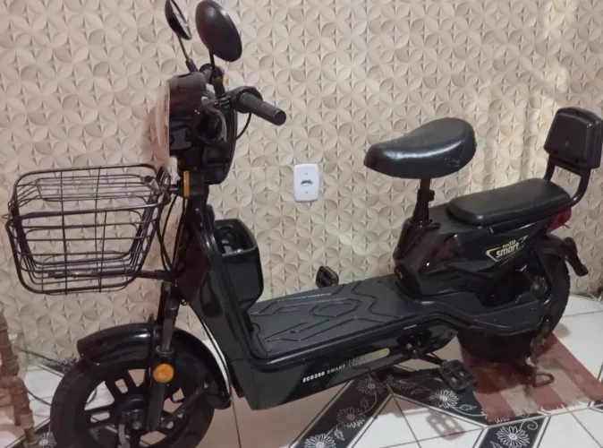Bicicleta elétrica em estilo de moto