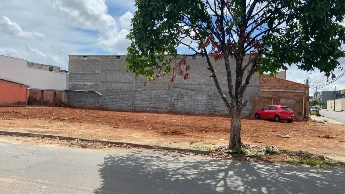 EXCELENTE LOTE- Esquina na Cidade Jardim-491m²-Pronto para investir