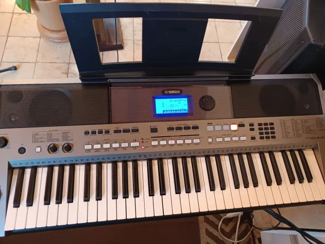 Teclado Yamaha psr e443
