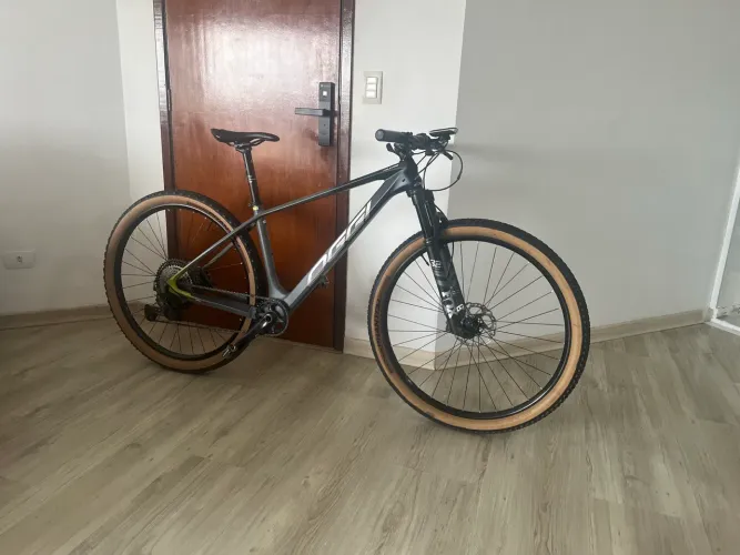 Bike OGGI agile pro carbono aro 29