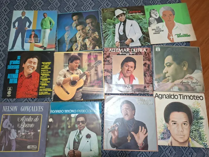 12 LPs de Agnaldo Timóteo, Altemar Dutra e Nelson Gonçalves