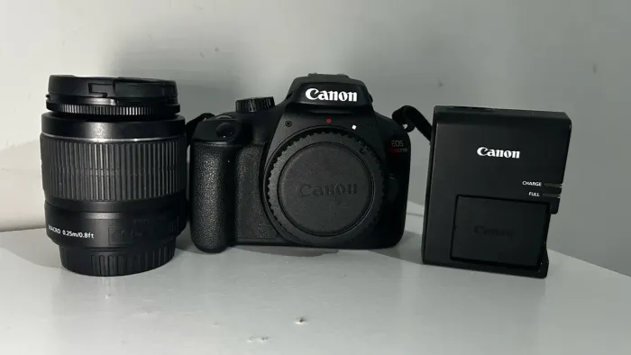 Canon EOS Rebel T100 + Lente 18-55mm