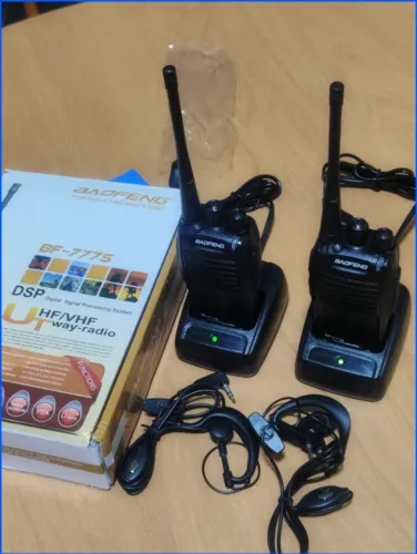Conjunto de rádio comunicador BF-777S com fones de ouvido (2 unidades) Ultimas unidades