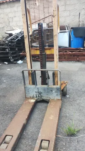 Empilhadeira manual
