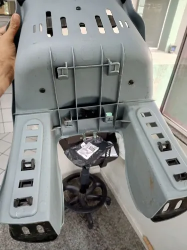 Cadeirinha infantil KNF para bicicleta, suporta até 22kg. Segura e resistente