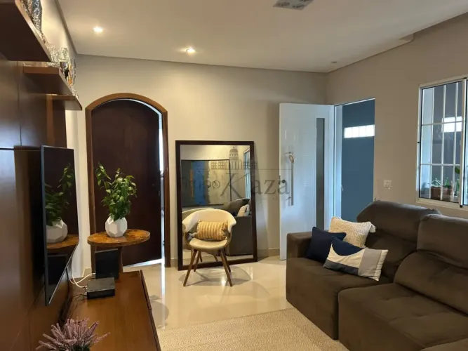 Casa Térrea - Jardim Souto - 2 dormitórios - 171m²