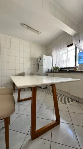Mesa com 6 cadeiras