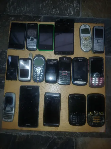 Celulares com avarias