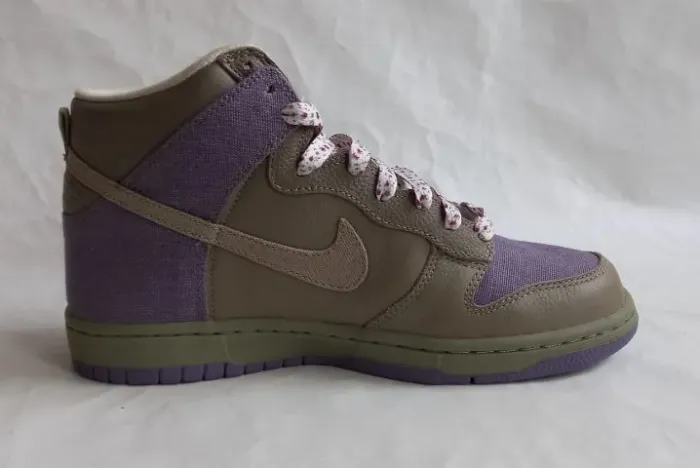 Tênis Nike Dunk High  Numeração 39  Cor Verde Musk e Roxo Produto de estoque.