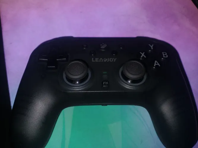 Controle Leadjoy Saber Plus, Analógicos TMR, 4 botões extras ergonomia dualshock 4