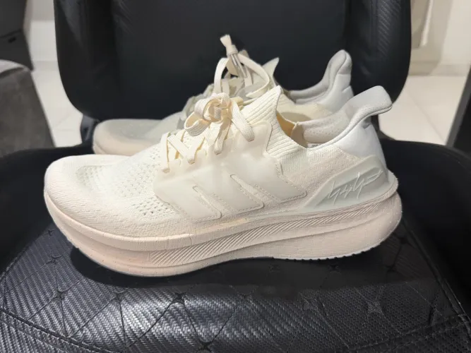 Tênis Adidas Ultraboost 5 - tamanho 41