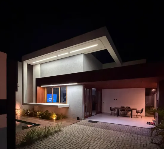 Casa Mobiliada em Condomínio Fechado | Próxima à Praia do Francês | Porteira Fechada
