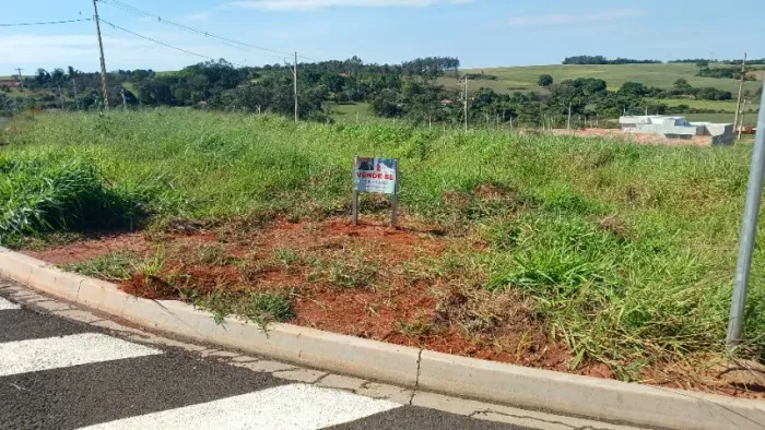 Terreno de esquina com 425m² em Ótima localização!