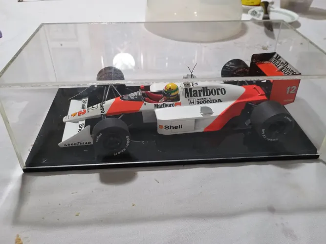 Miniatura Mc Laren 1988 Senna escala 1/18