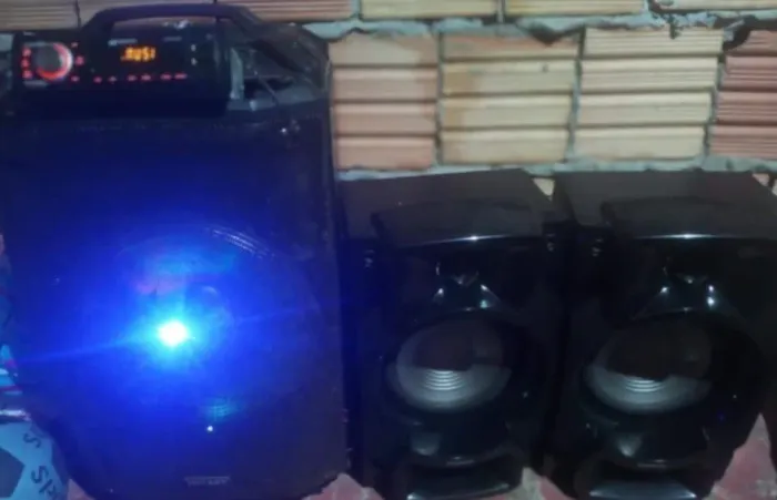 caixa de som automotiva
