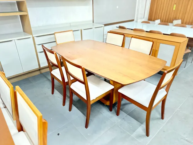 Mesa de madeira completa