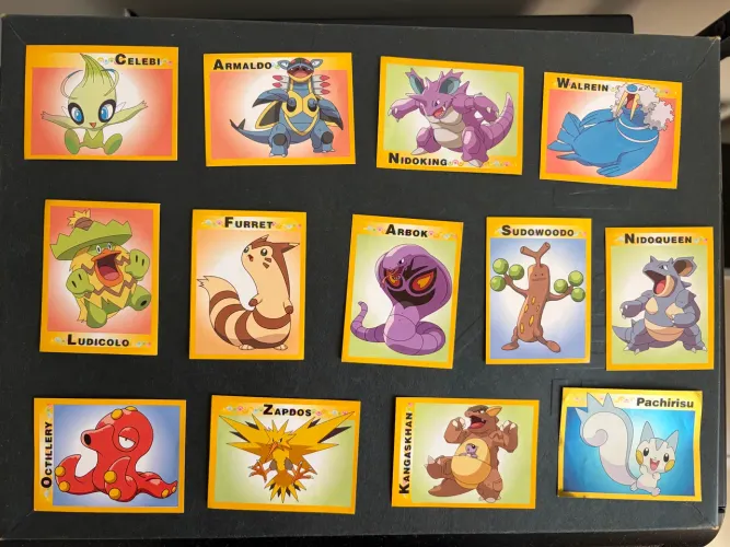 Lote de figurinhas de Pokémon 2008 Editora Online
