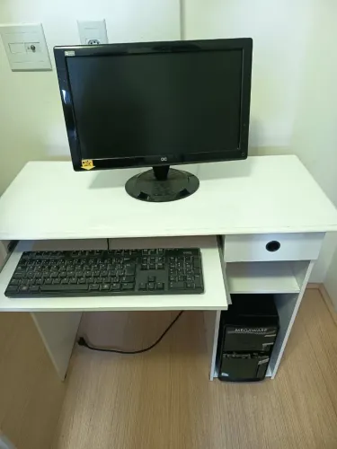 Computador com mesa