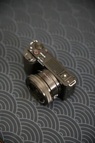 Sony ZV-E10 + Lente 16-50mm OSS + 2 Baterias