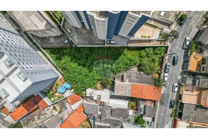 Terreno à Venda na Vila Pereira Barreto! 751m², com Potencial Construtivo, em Ótima Locali
