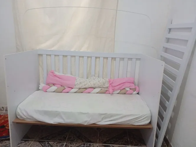 Berço + cama+ kit lençol menina
