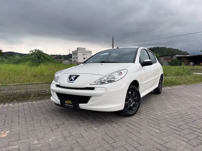 Peugeot 207 Active 1.4 Flex 8V 5P 2014
