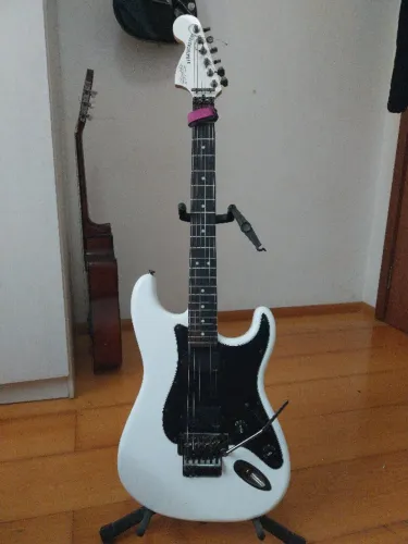 GUITARRA SQUIER STRATOCASTER CONTEMPORARY COM FLOYD ROSE! VAMOS NEGOCIAR!