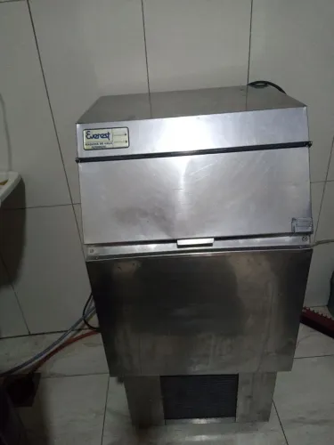 Máquina de gelo Everest 75 kilos 