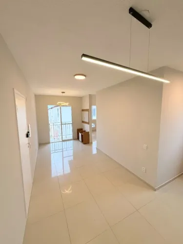 APARTAMENTO NA PRAIA DA BALEIA COM 2 QUARTOS E VARANDA