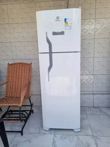 ÓTIMA OPORTUNIDADE GELADEIRA ELECTROLUX DFN41 DUPLEX FROST FREE SEMINOVA .