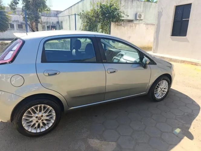Fiat Punto Essence 1.6 Flex 16V 5P 2014
