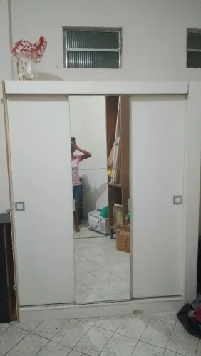 Guarda-roupa de solteiro