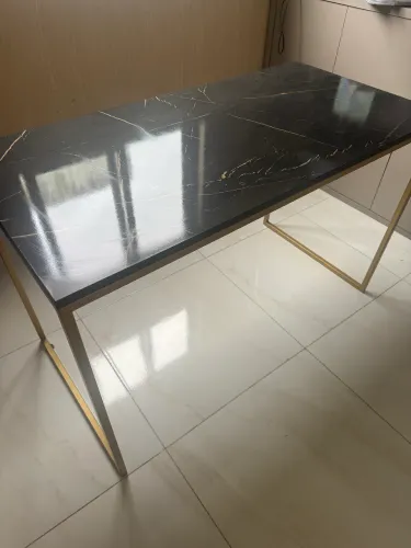 Mesa em mdf e metalon