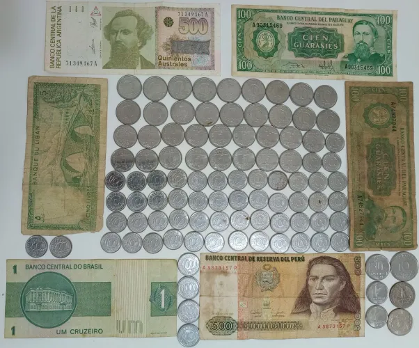 Grupo de 88 Moedas e 6 Cédulas Colecionador