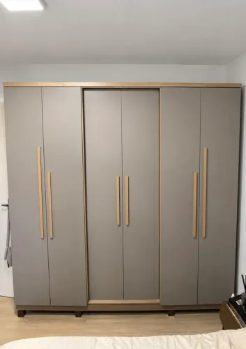 VENDO GUARDA-ROUPAS