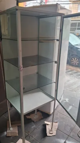 Armario de aço com prateleiras de vidro 1m x 0,50 x 0,40