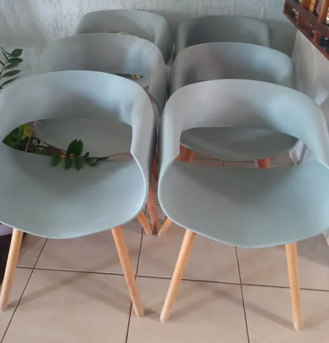 VENDO 6 CADEIRAS DE ÁREA SEMI NOVA - 100,00 reais cada