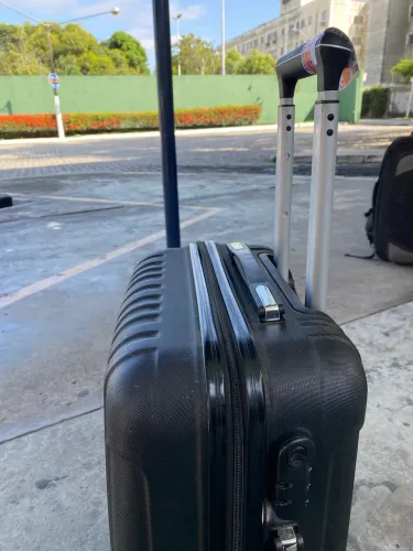 Vendo mala internacional da Suíça 