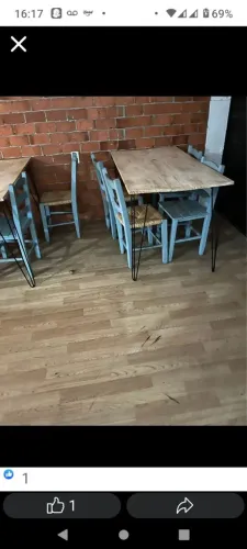 mesa com cadeiras