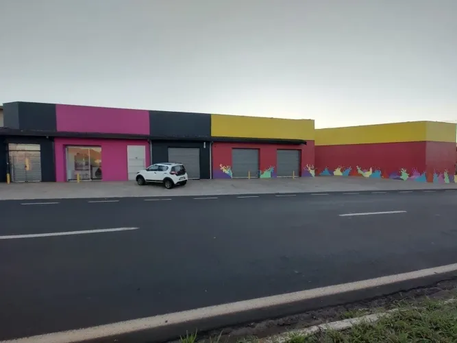 Vende se 4 salões comerciais, 1 casa comercial e 1 casa residencial, renda mensal 16 mil