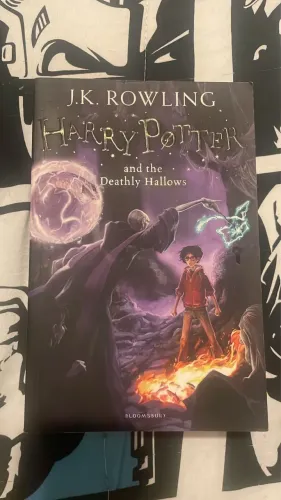 Livro Harry Potter and the Deathly Hallow