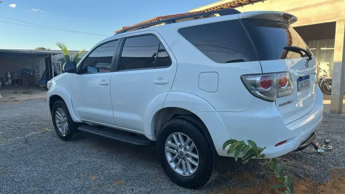 Toyota Hilux SW4 SR 4X2 2.7/2.7 Flex 16V Mec. 2013