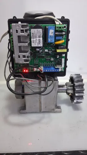 Motor p/ portão deslizante Ppa DZ Eurus Steel Jet Flex c/central Triflex 127/240v. Usado.